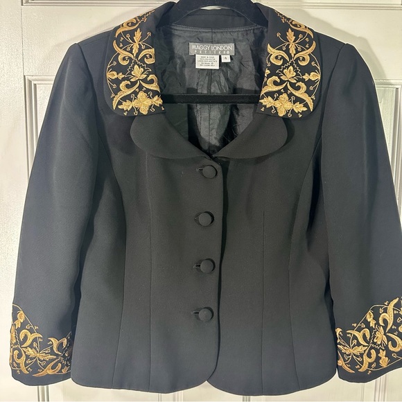 Black small jacket, Unwrinkled fabric, with gold embroidery that looks great - Picture 3 of 14